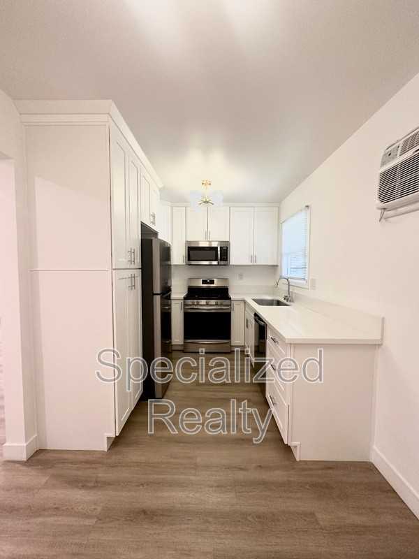 438 Arden Ave #B - Photo 3 of 6