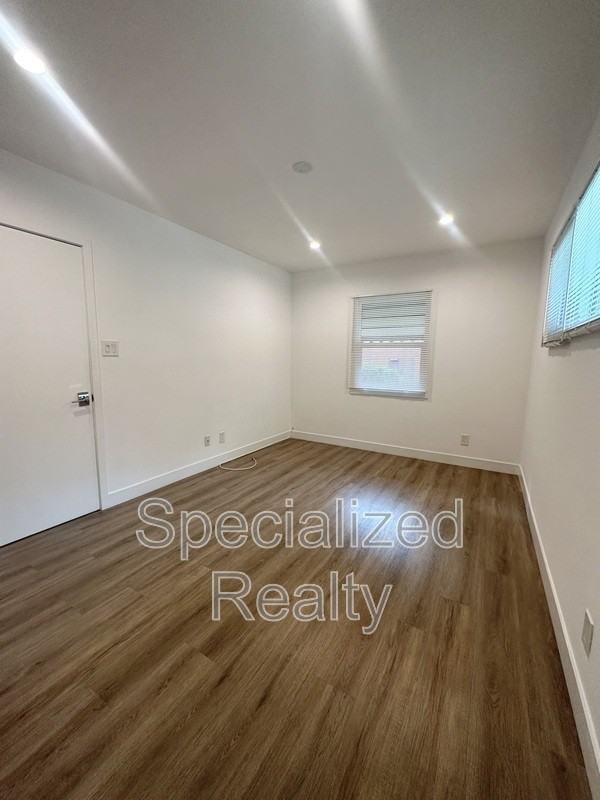 438 Arden Ave #B - Photo 4 of 6