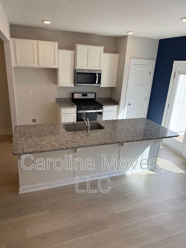 1067 Millison Pl - Photo 2 of 16