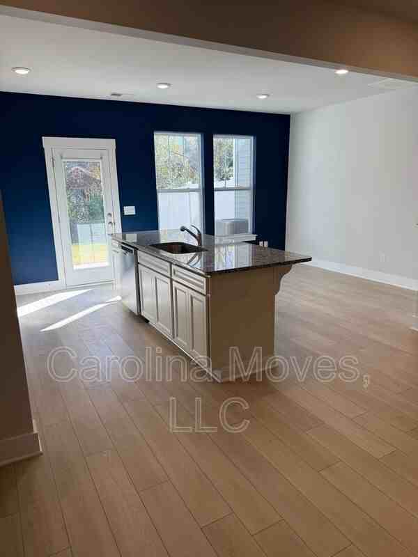 1067 Millison Pl - Photo 4 of 16