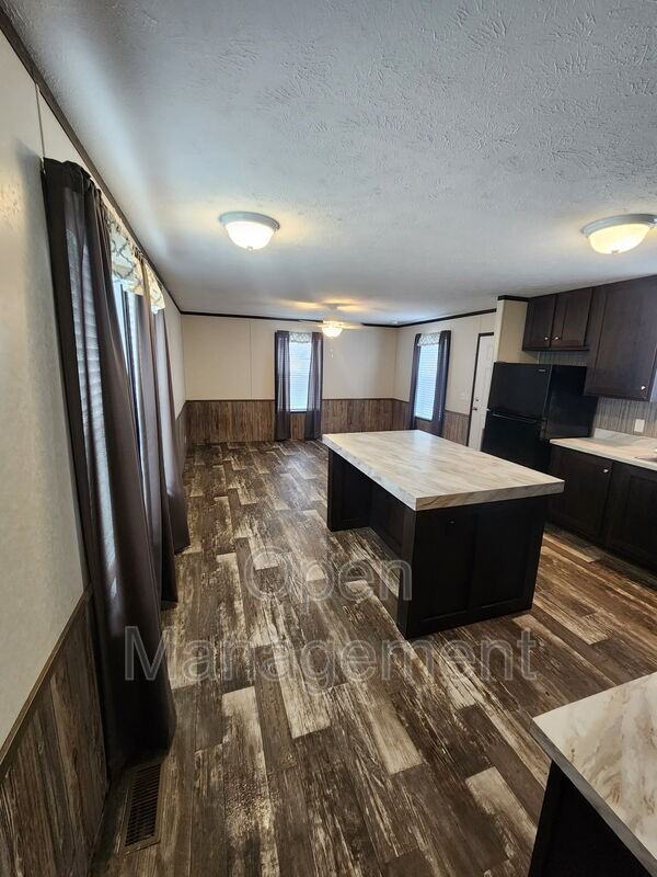 511 E 1st St - Photo 6 of 13