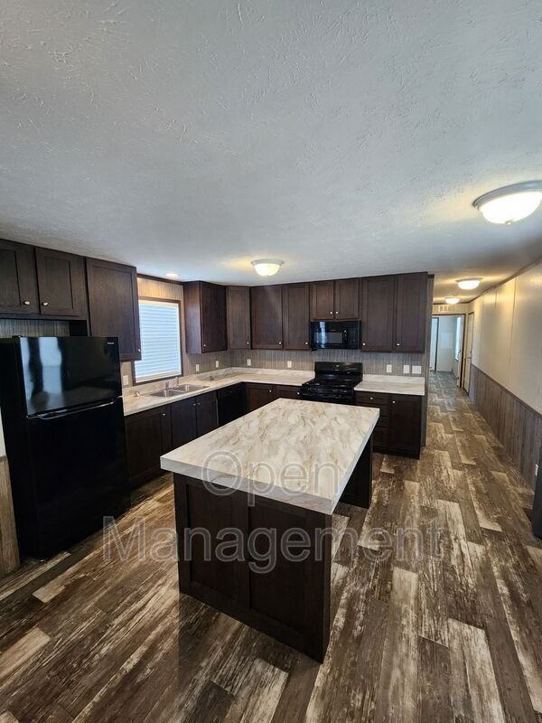 511 E 1st St - Photo 7 of 13