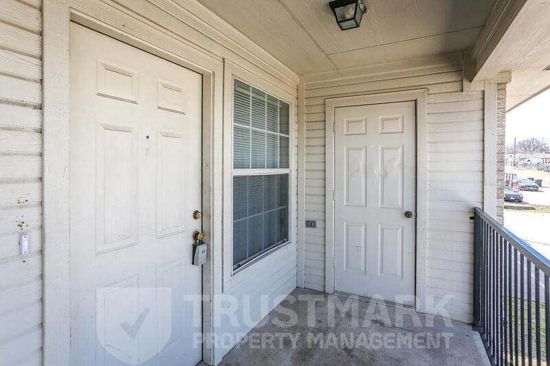 310 S 40th St #D - Photo 2 of 20