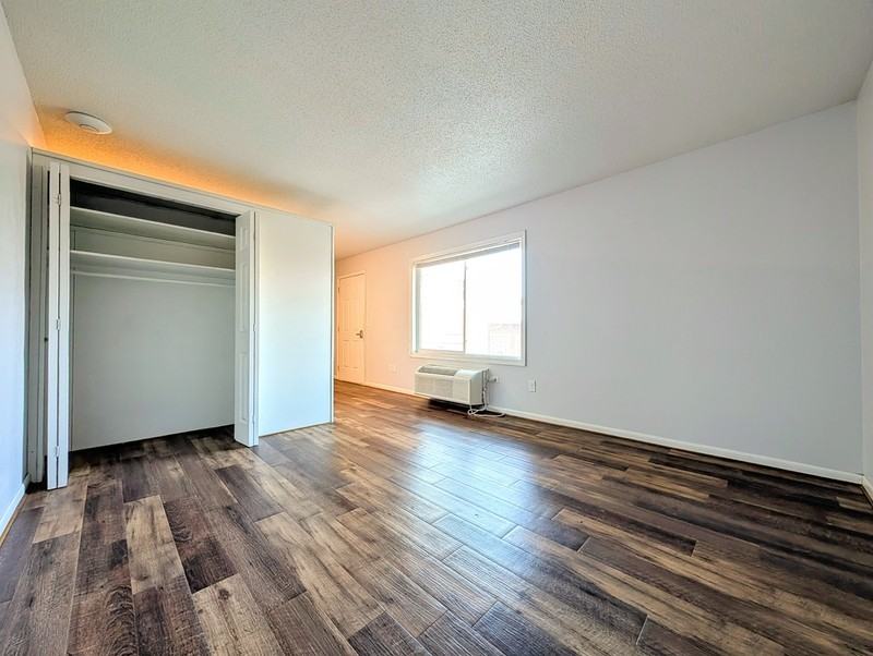 1010 Washington St - Photo 4 of 11