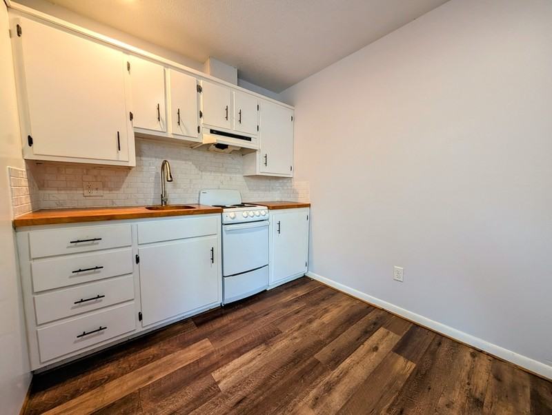 1010 Washington St - Photo 5 of 11
