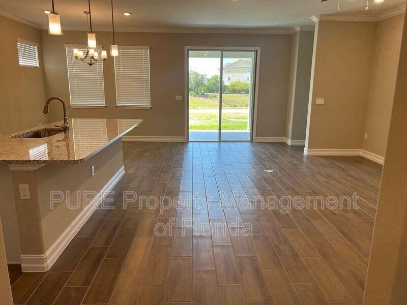 5352 Nw 33rd Pl - Photo 7 of 40