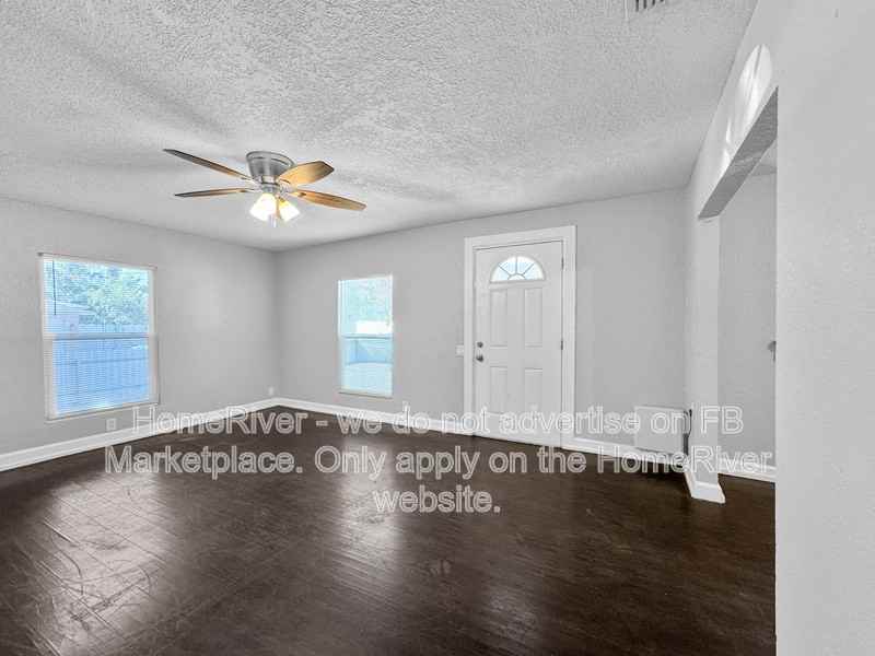 1410 E Waters Ave - Photo 3 of 19