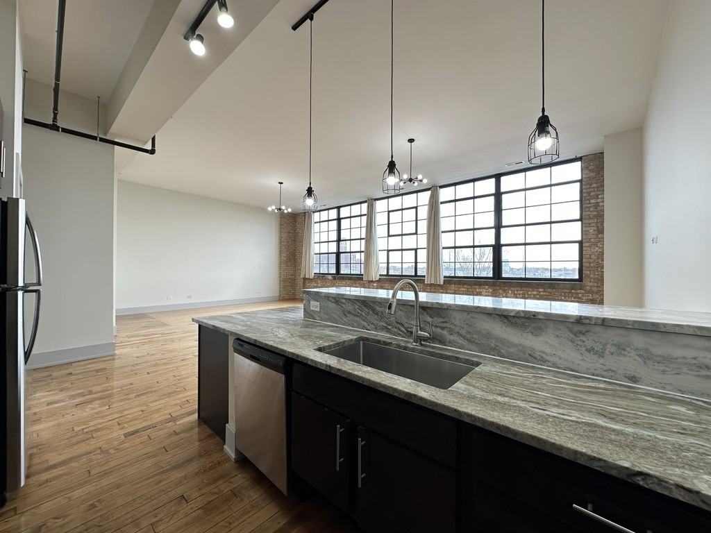 1432 West 21st Street #306 - Photo 4 of 21