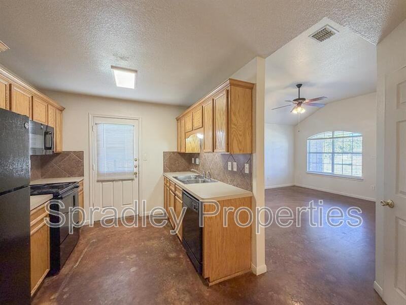 5506 Luxor Dr Apt B - Photo 3 of 18