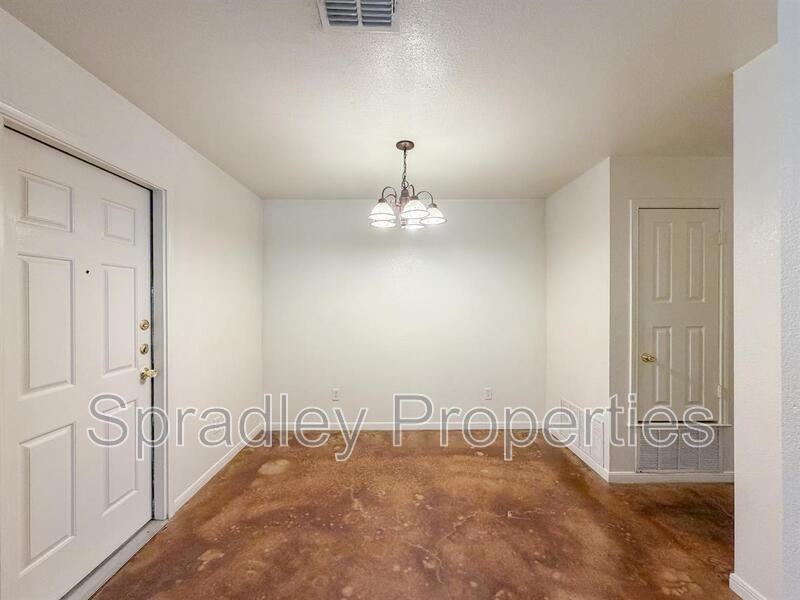 5506 Luxor Dr Apt B - Photo 5 of 18