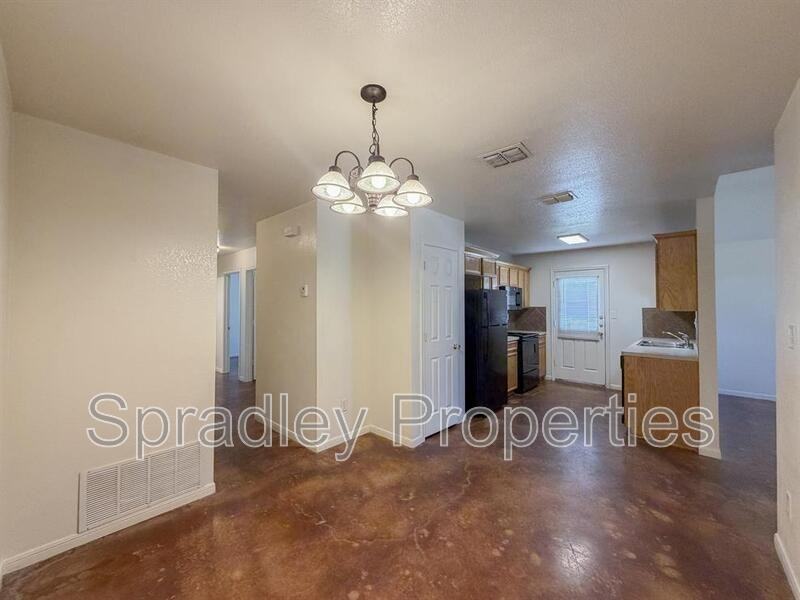 5506 Luxor Dr Apt B - Photo 6 of 18