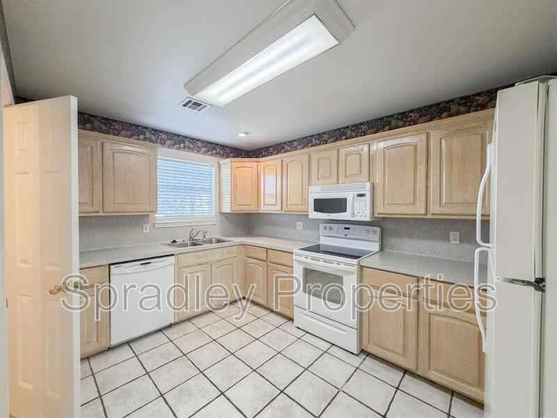 2008 S 55th St - Photo 7 of 21