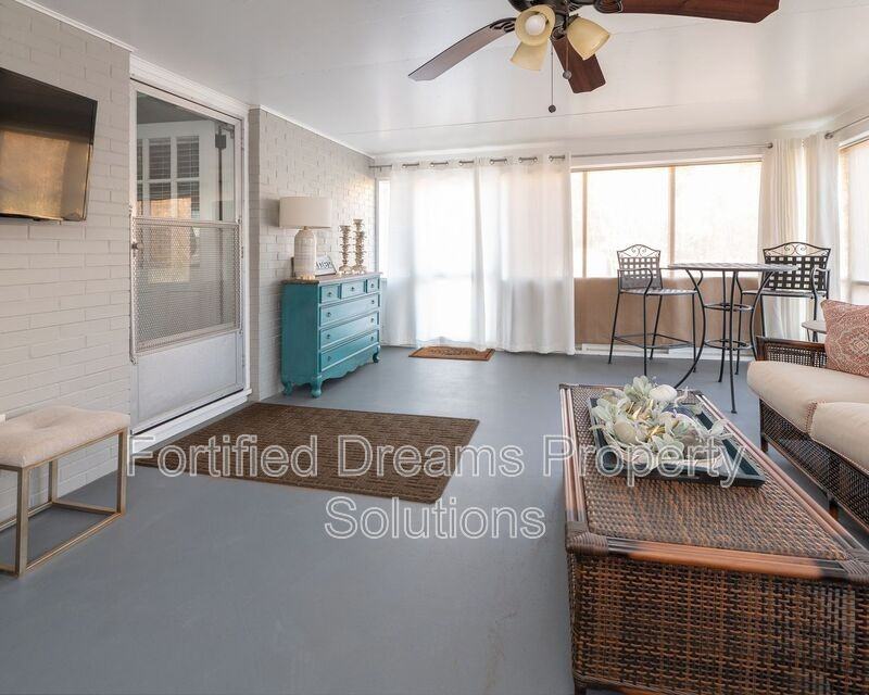 1410 Fernwood Dr - Photo 4 of 47