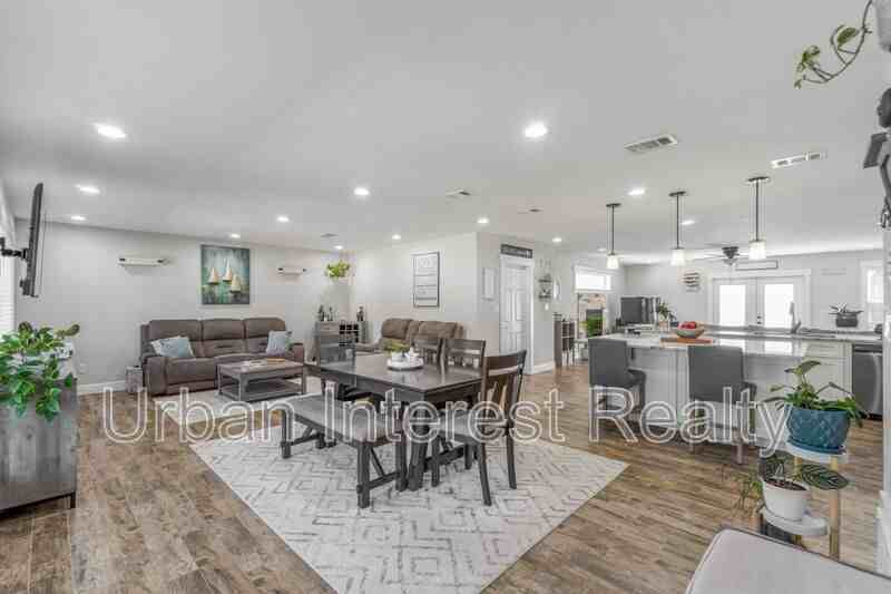 708 Marcia Cir - Photo 3 of 36