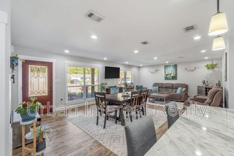 708 Marcia Cir - Photo 4 of 36