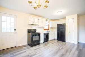 featured image of 52 Price St #52A