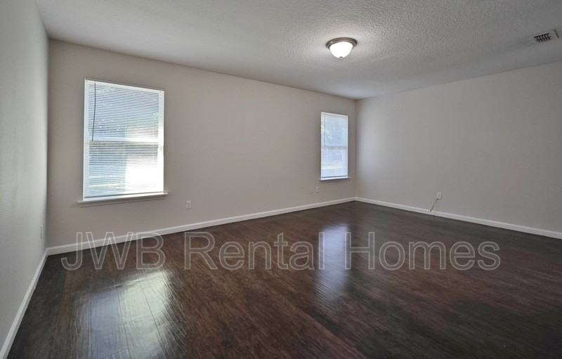 5006 Trout River Blvd - Photo 6 of 10