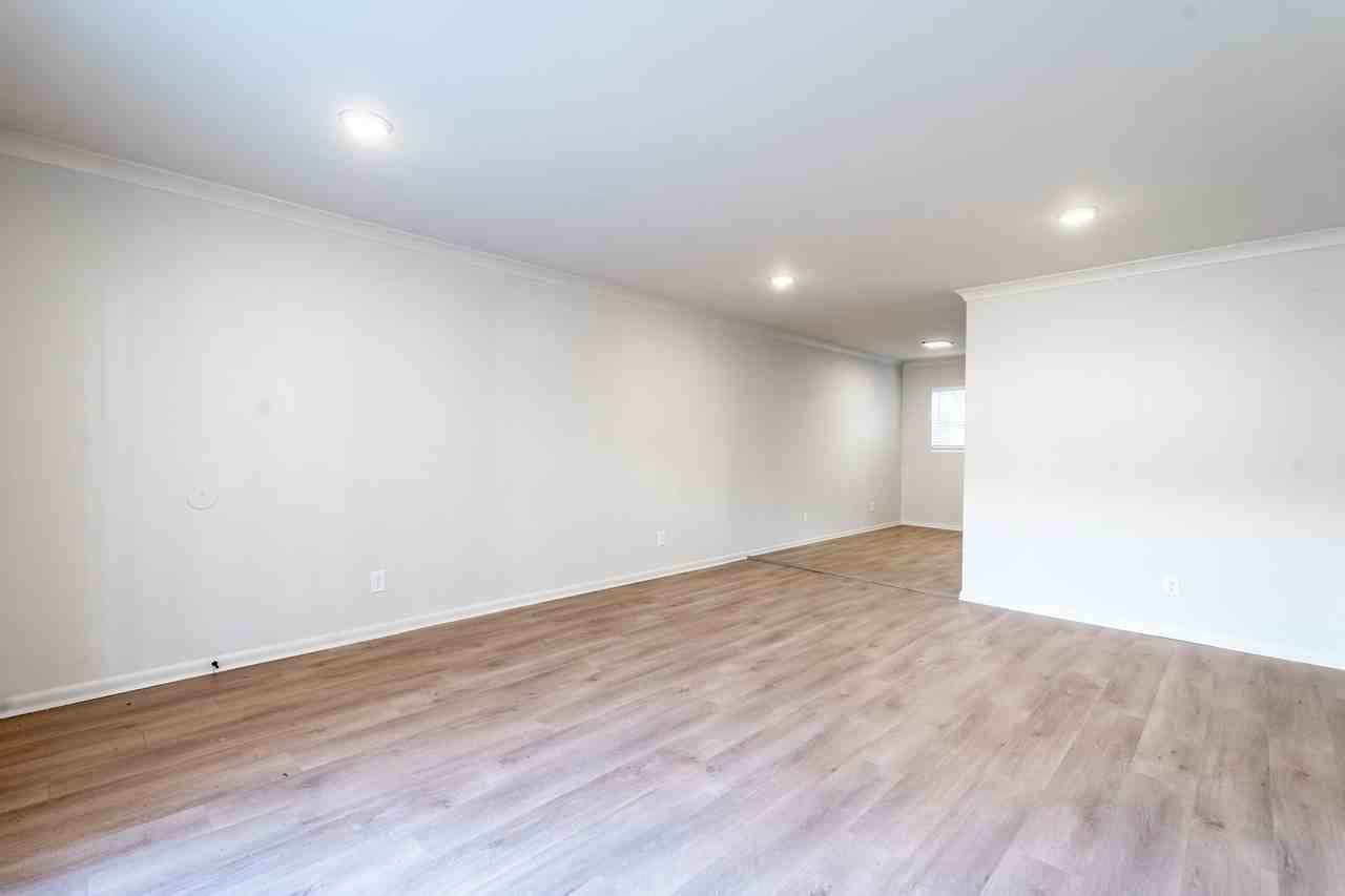 1135 Woodland Ave Ne #7 - Photo 4 of 11