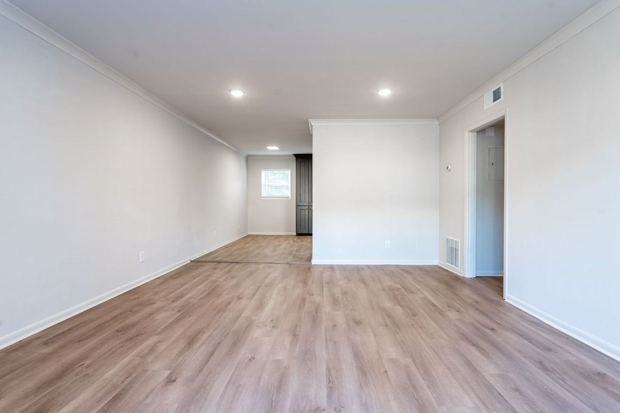 1135 Woodland Ave Ne #7 - Photo 7 of 11