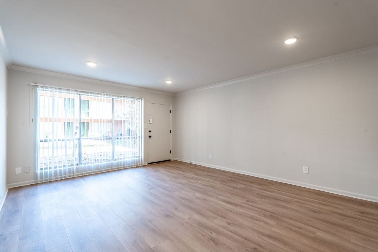 1135 Woodland Ave Ne #7 - Photo 5 of 11