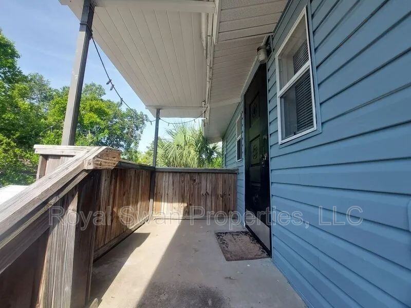 115 1/2 Lenox St - Photo 2 of 12