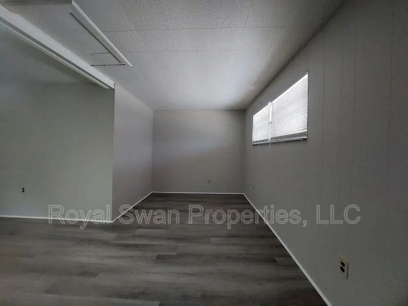 115 1/2 Lenox St - Photo 5 of 12