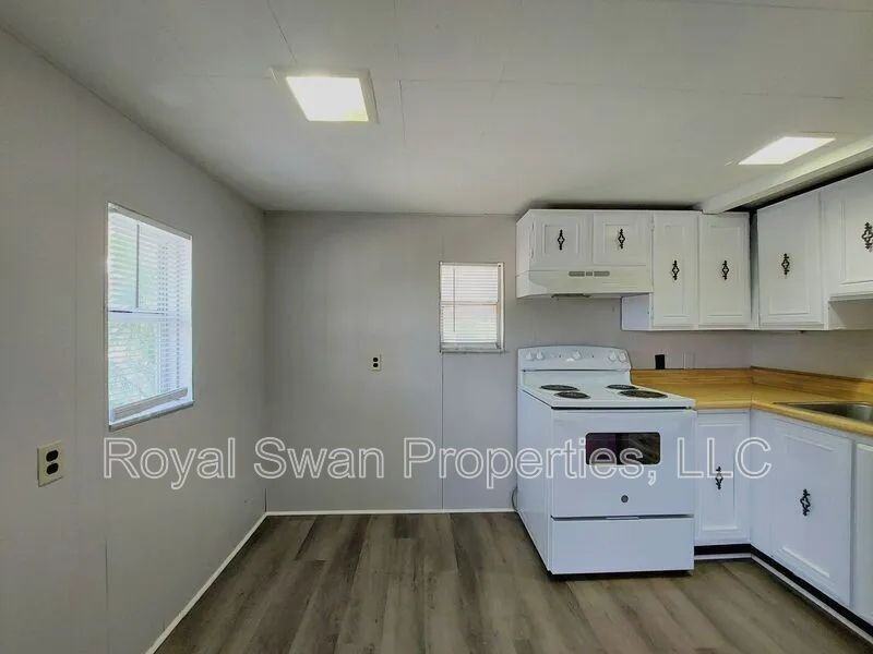 115 1/2 Lenox St - Photo 7 of 12