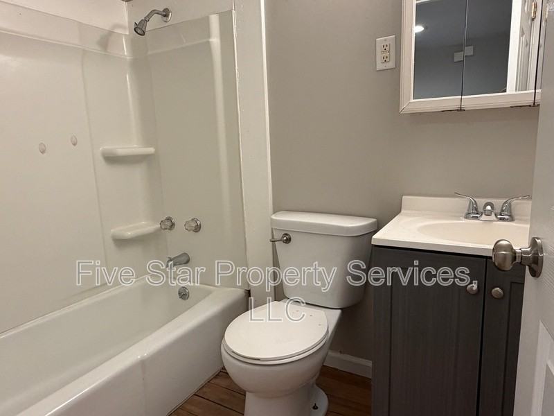 301 W Scarritt St #6 - Photo 3 of 4