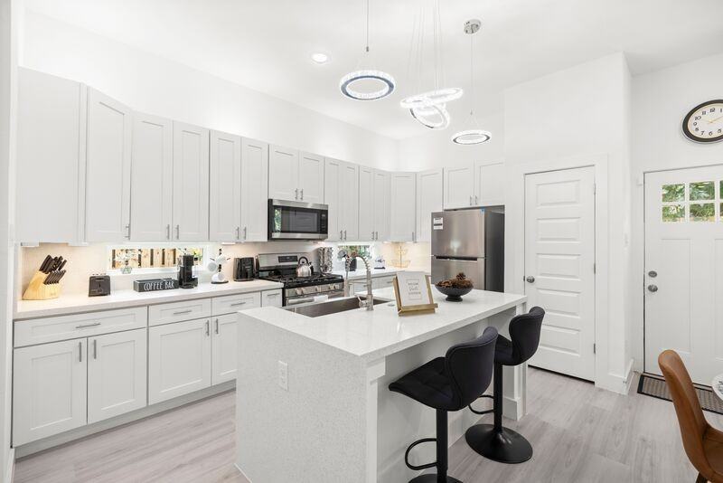 8126 Panay Dr - Photo 4 of 15