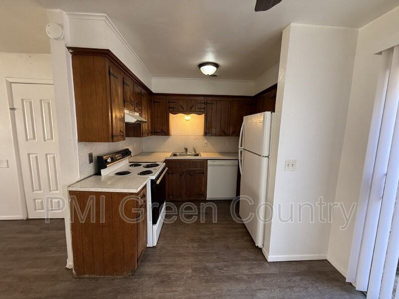 4704 S Darlington Ave #D7 - Photo 3 of 8