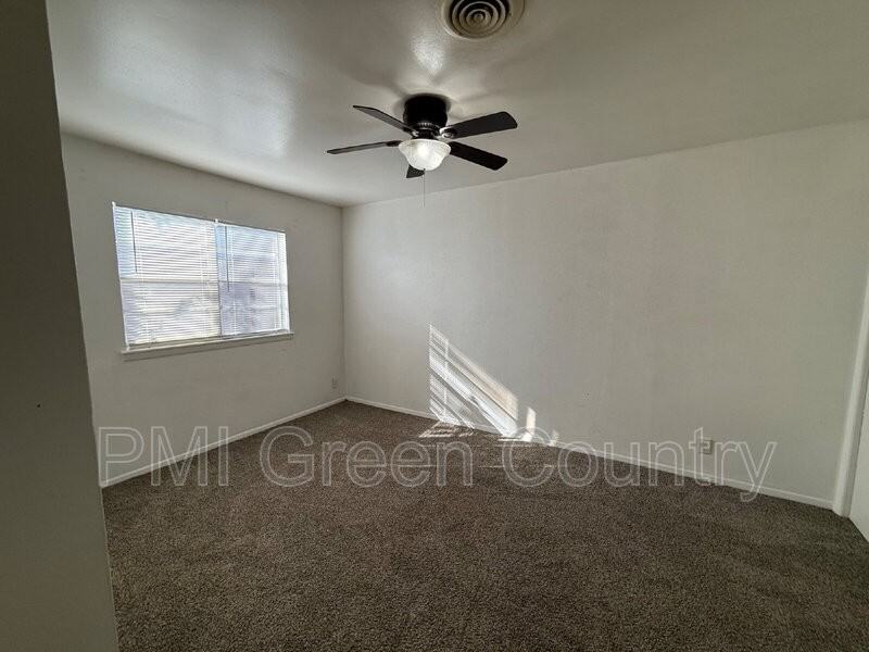 4704 S Darlington Ave #D7 - Photo 5 of 8