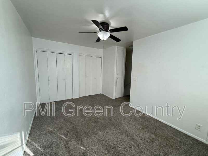 4704 S Darlington Ave #D7 - Photo 7 of 8