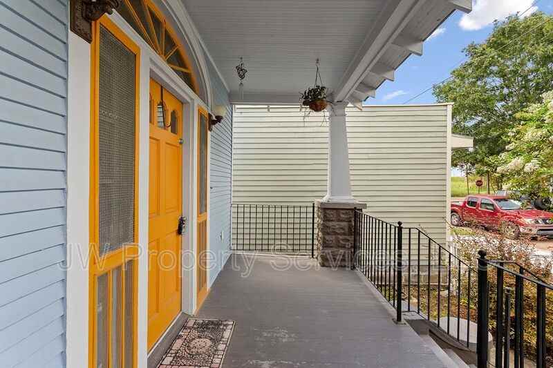 309 Red Allen Way - Photo 2 of 21