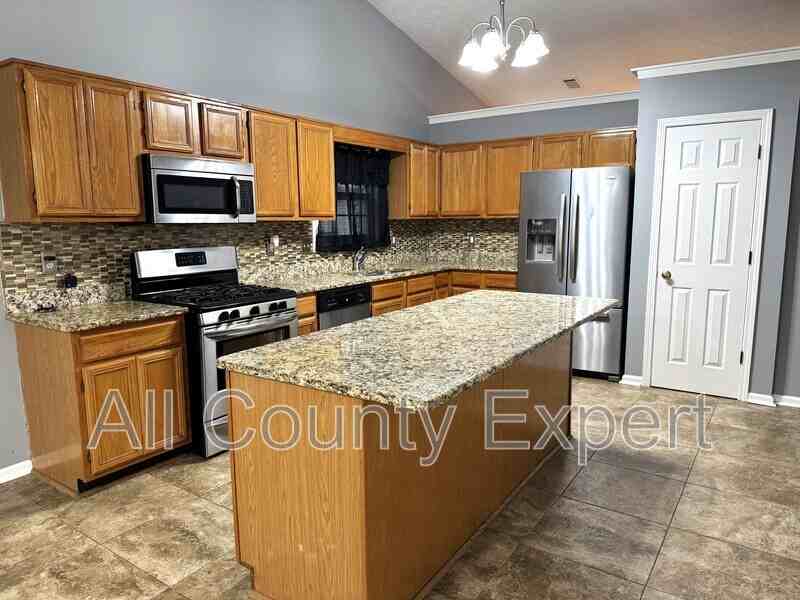 915 Prestonwood Drive - Photo 3 of 25