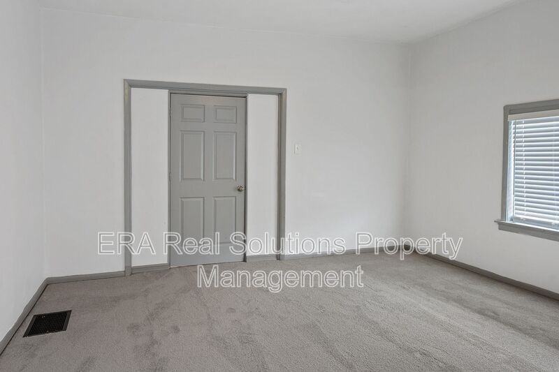 4923 Marion Ave #1 - Photo 4 of 22