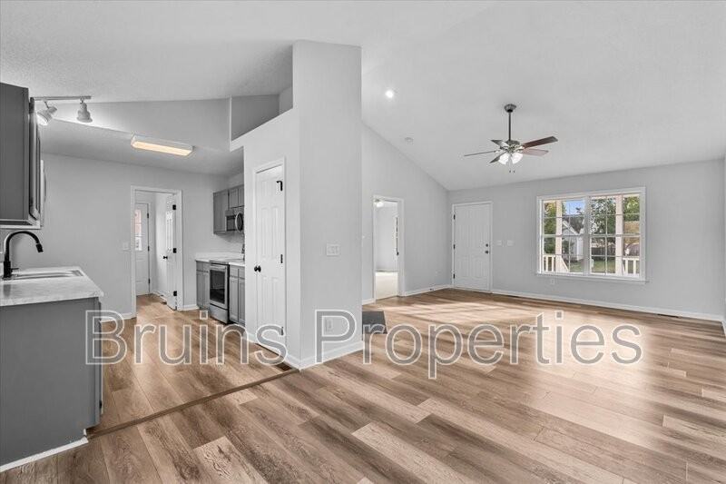 3011 Butterwood Dr - Photo 6 of 38