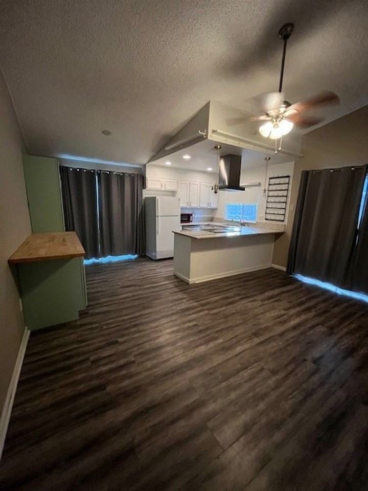 5725 Sage Dr - Photo 2 of 11