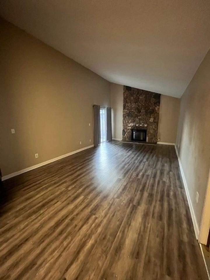 5725 Sage Dr - Photo 3 of 11