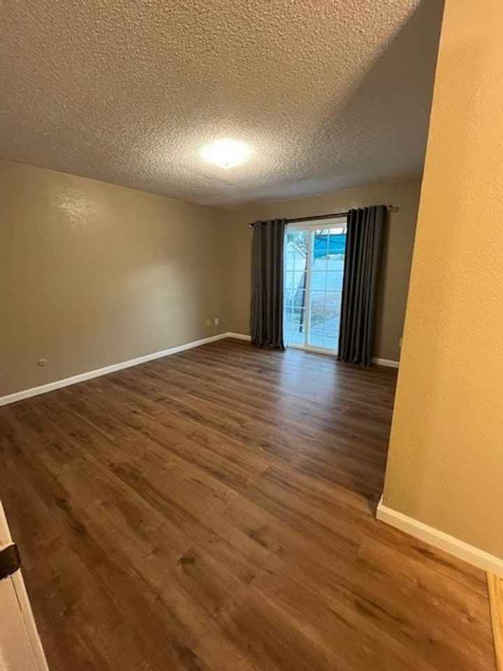 5725 Sage Dr - Photo 6 of 11