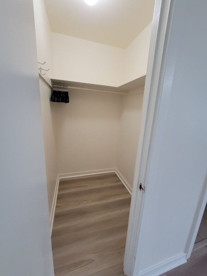 Thunderbird Apartments - Photo 3 of 5