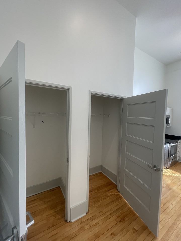 315 West 38th Street - Photo 2 of 10