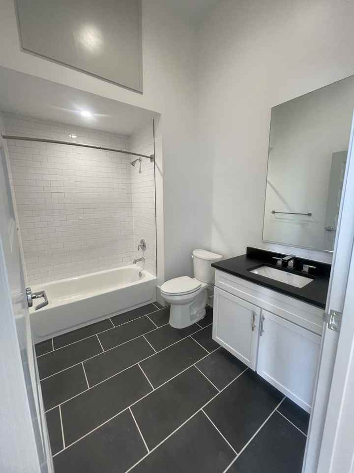 315 West 38th Street - Photo 5 of 10