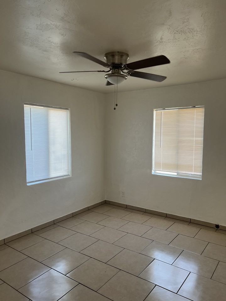 1485 // 3865 N Tyndall Ave #3 - Photo 3 of 10