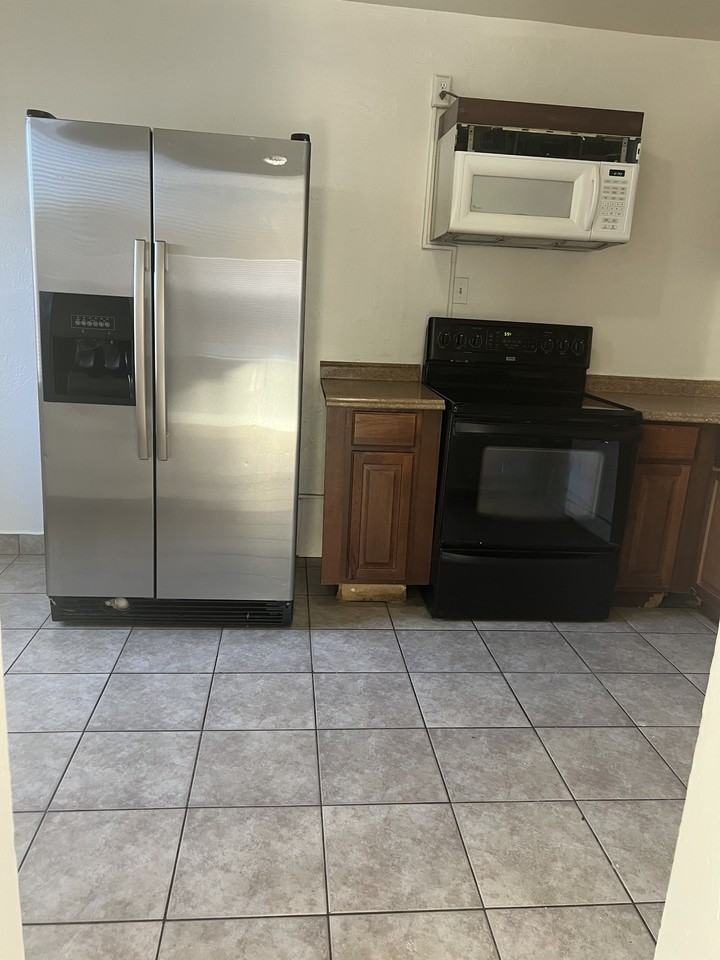 1485 // 3865 N Tyndall Ave #3 - Photo 6 of 10