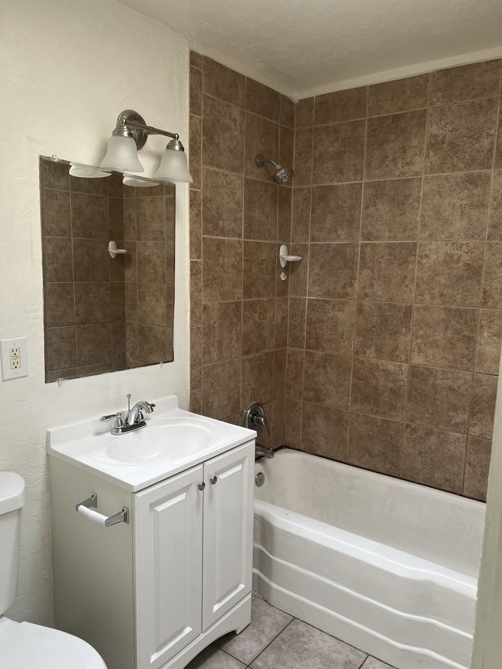 1485 // 3865 N Tyndall Ave #3 - Photo 7 of 10