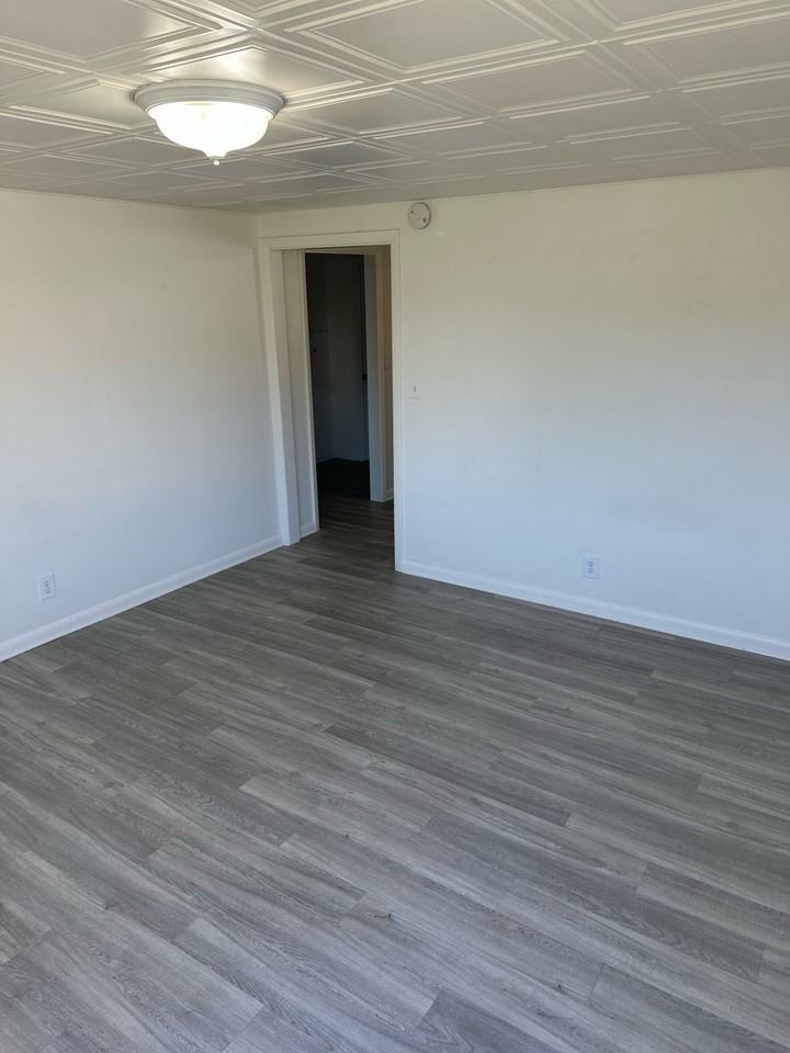 930 Southwest Angle Street - Photo 3 of 10