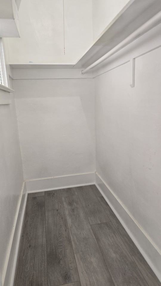 960 North Van Ness Avenue - Photo 4 of 12