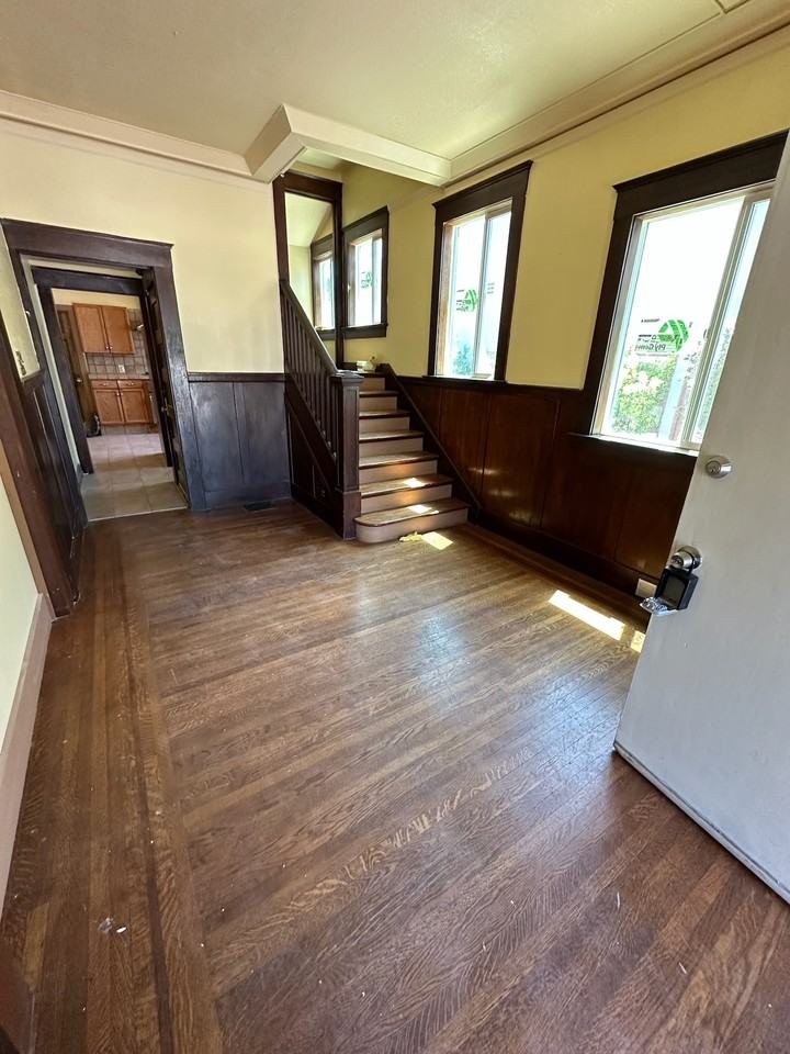 960 North Van Ness Avenue - Photo 5 of 12