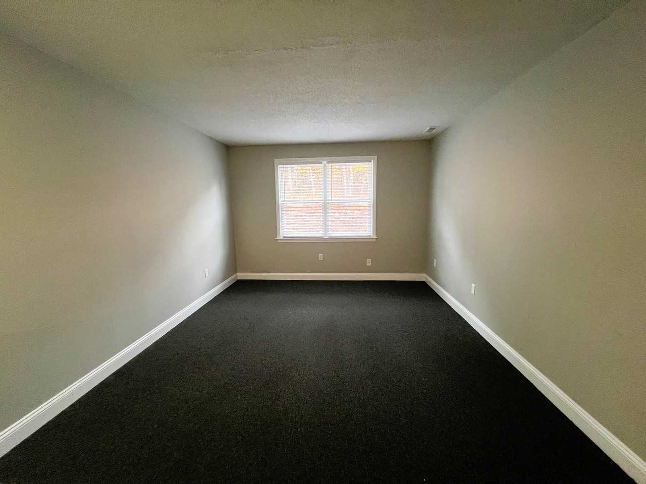 Oak Hill Apartments - Photo 4 of 23