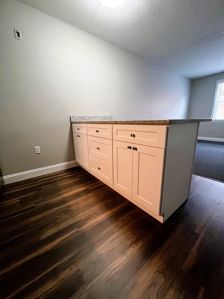 Oak Hill Apartments - Photo 6 of 23